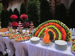 Оформление праздничного стола, выездная церемония,фруктовая пальма,шоколадный фонтан (Київ)