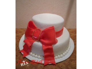Свадебный белый 2-х ярусный торт с большим красным бантом (Київ)