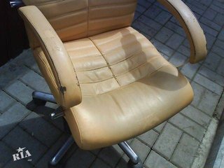 Реставрация офисного кожаного кресла (Донецк)