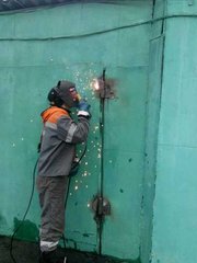 Сварщик отремонтирует после взрыва двери калитки ворота гараж забор сварочные работы (Донецк)