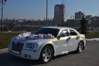 Оренда весільна автівка Chrysler 300 C у Києві (Киев)