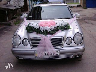 Оформление, дизайн Свадебное украшение на машину (Винница)