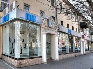 Стеклянные витрины, стеклянные перегородки из закаленного стекла (Киев)