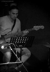 Частные уроки игры на бас-гитаре (Дніпро)