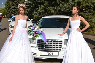 Аренда  автомобиля Chrysler 300C ( Крайслер 300 С) (Киев)