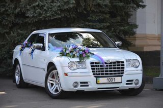 Аренда  автомобиля Chrysler 300C ( Крайслер 300 С) свадебной машины (Київ)